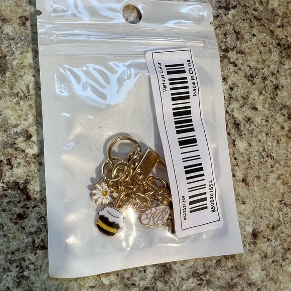 NEW Cute Bee Keychain Bag Charm Golden Bee Floral NIP - Picture 4 of 4